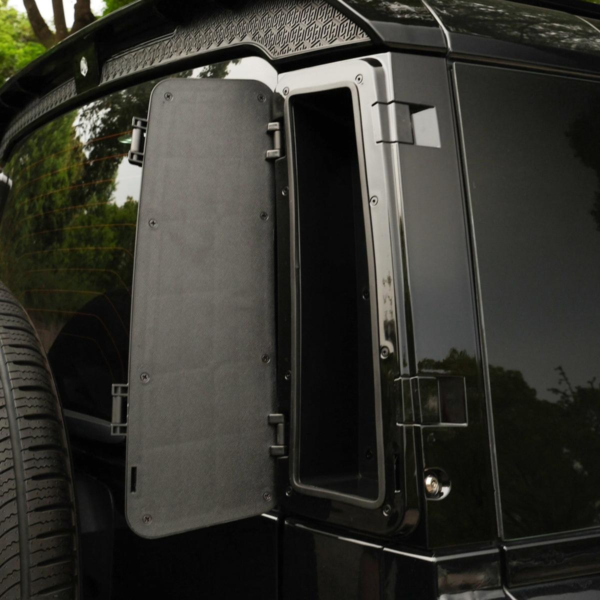 TITANSCHILD – Phantom Heckklappen-Staubox für Land Rover Defender - Detailansicht