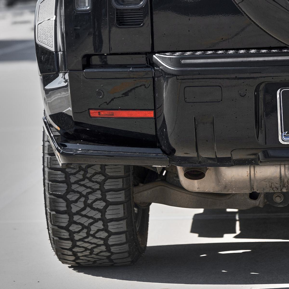 TITANSCHILD – Heck-Splitter in Gloss Black für Land Rover Defender - Seitenansicht