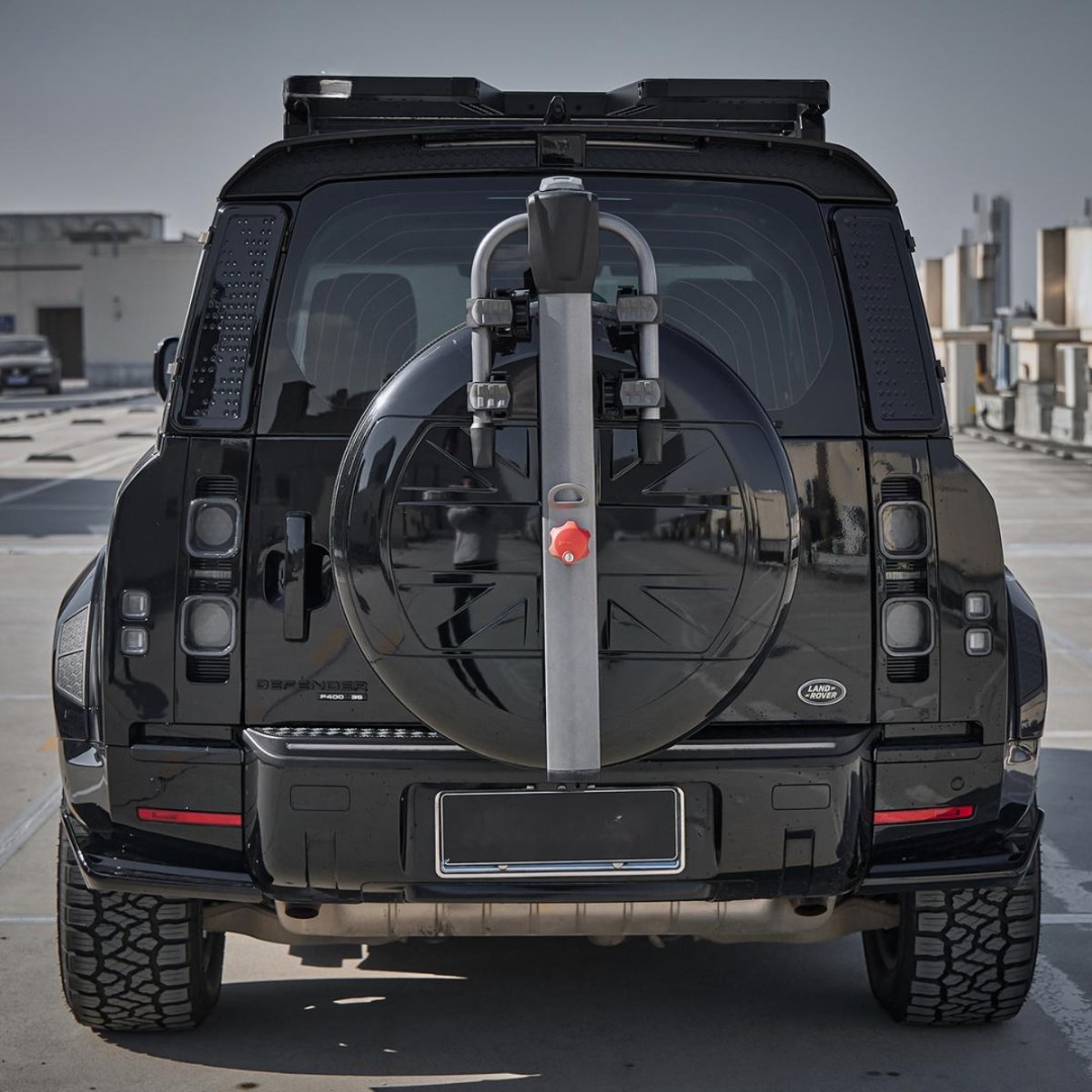 TITANSCHILD – Heck-Splitter in Gloss Black für Land Rover Defender - Nahaufnahme