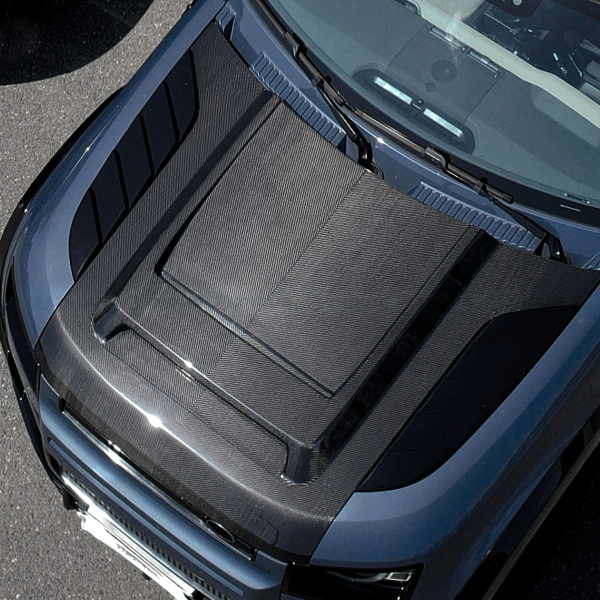 TITANSCHILD – Motorhaube Front Hood für Defender 2020 - Seitenansicht