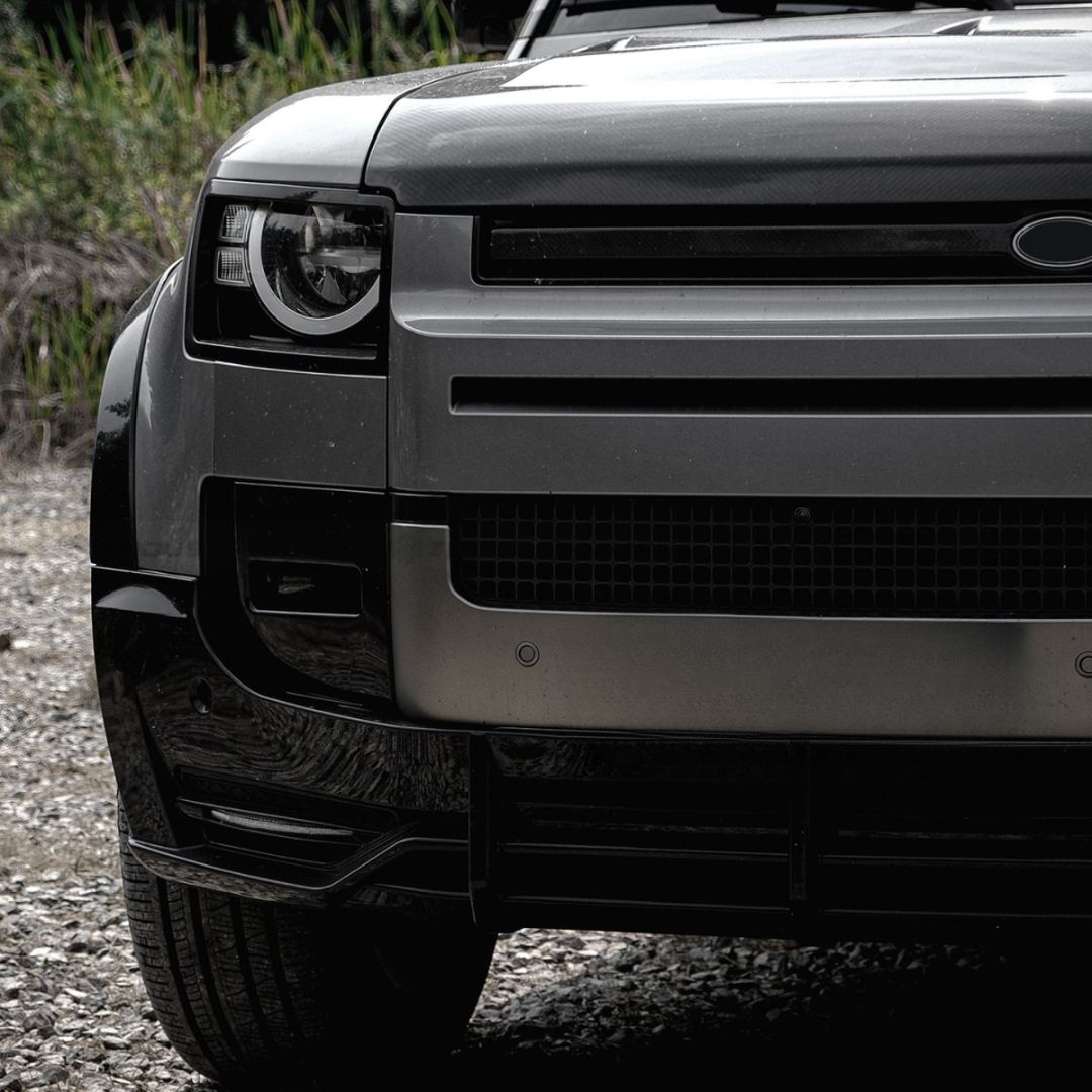 TITANSCHILD – Frontlippe Splitter mit Licht für Defender 90/110/130 - Nahaufnahme