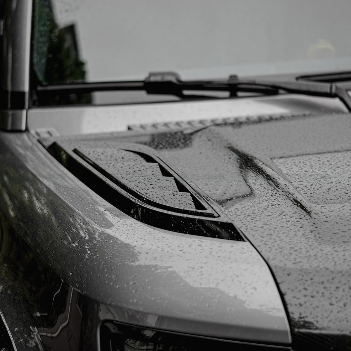 TITANSCHILD – Motorhauben-Lüftung Dry Carbon für Defender 2020 - Nahaufnahme