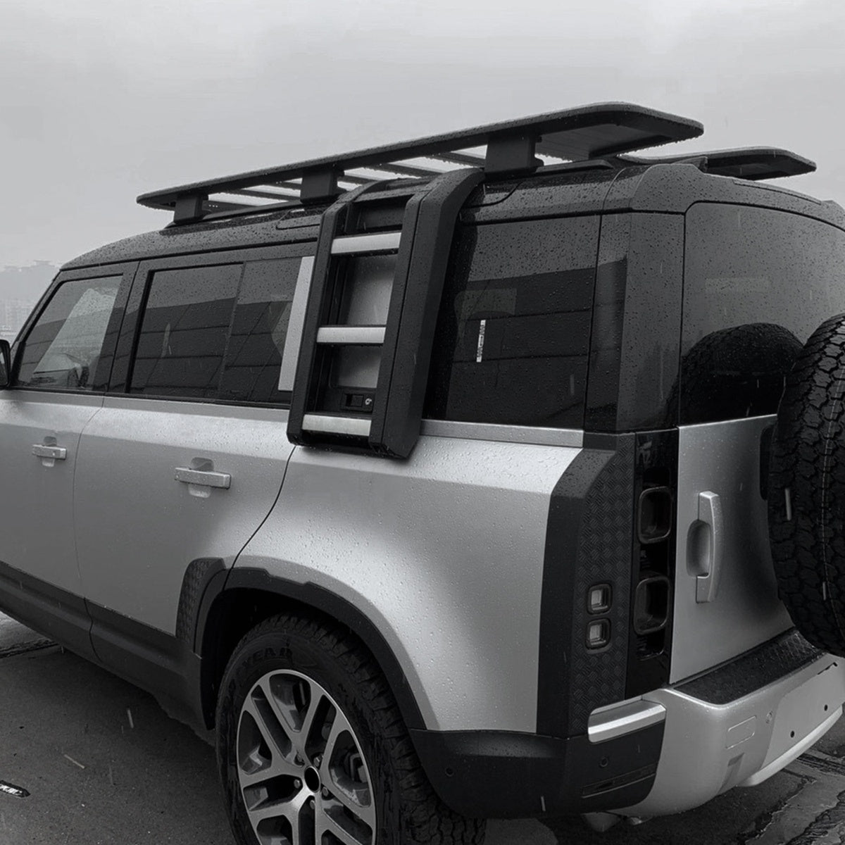 TITANSCHILD – Dachkorb Gepäckträger Aluminium für Defender 90/110/130 - Nahaufnahme