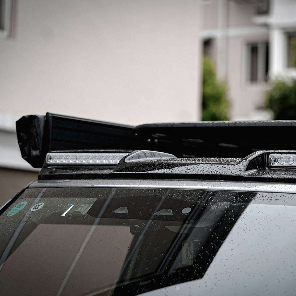 TITANSCHILD – Dachlampe LED Spoiler Light für Defender - Seitenansicht