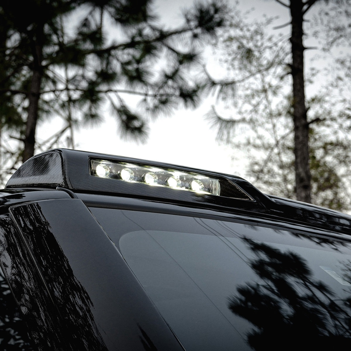 TITANSCHILD – LED Dachspoiler Licht für Defender 110 - Detailansicht