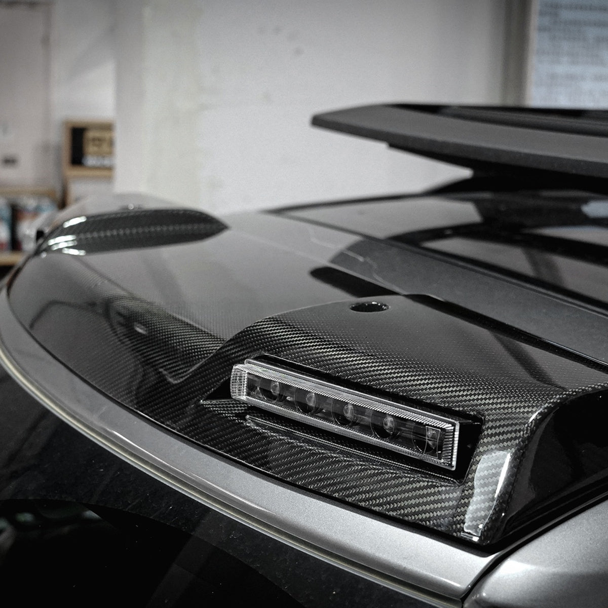 TITANSCHILD – LED Dachspoiler Licht für Defender 110 - Nahaufnahme