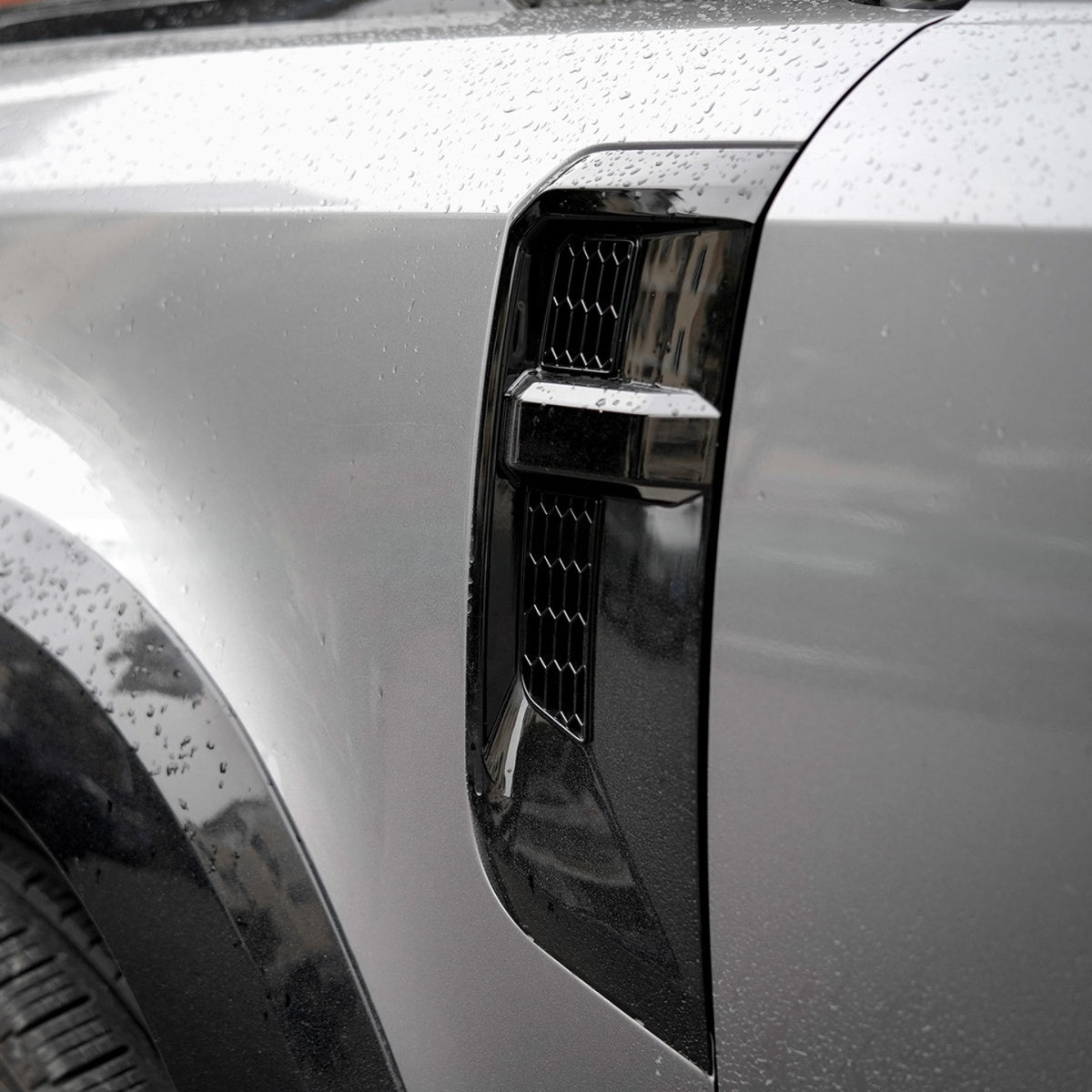 TITANSCHILD – Seitenlüftung Cover Set für Defender 90/110/130 - Seitenansicht