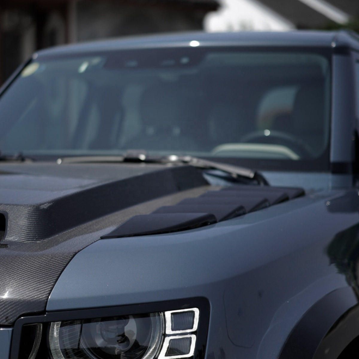 TITANSCHILD – Motorhauben-Seitenabdeckung ABS Schwarz für Defender - Detailansicht