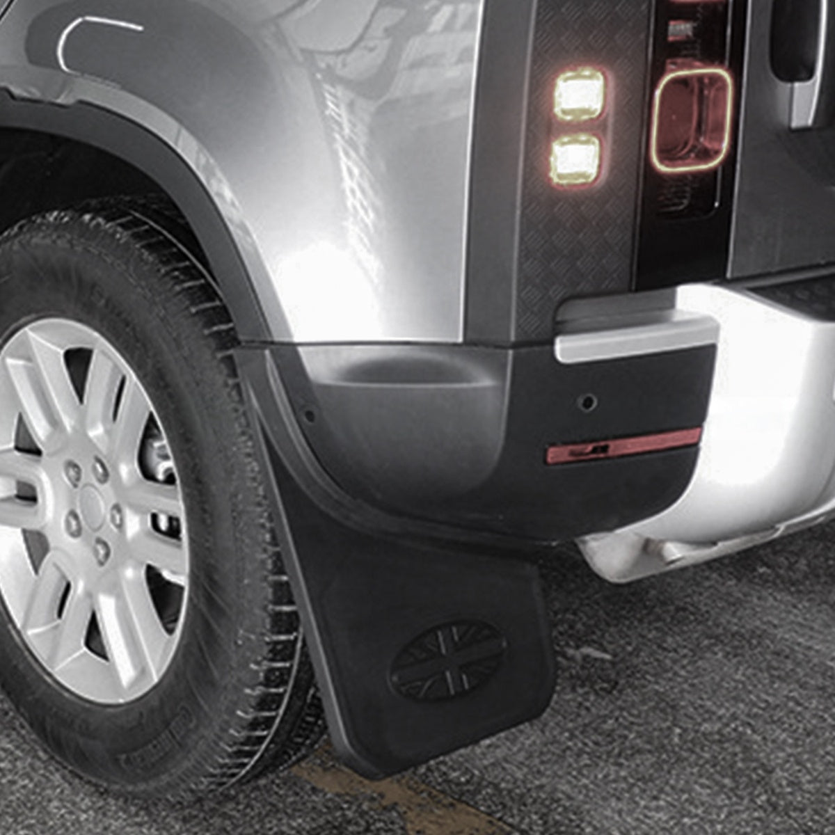 TITANSCHILD – Mud Flaps Spritzschutz vorn & hinten für Defender - Detailansicht