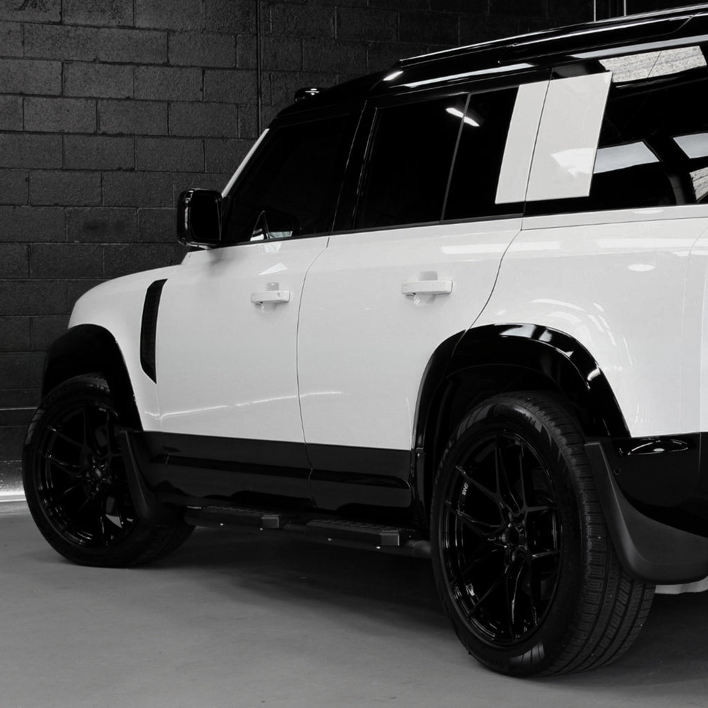 TITANSCHILD – Breite Radlaufverbreiterungen Schwarz für Defender 110 - Detailansicht