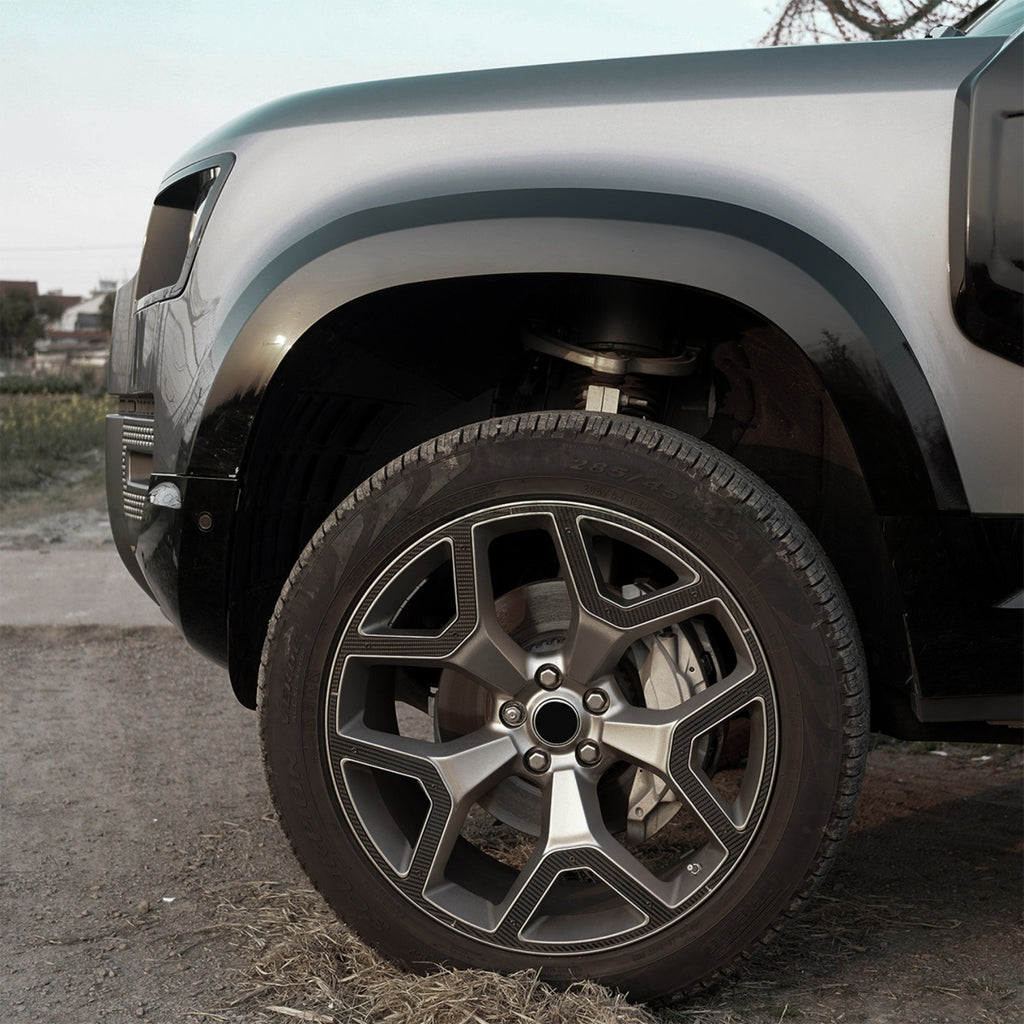 TITANSCHILD – Breite Radlaufverbreiterungen Schwarz für Defender 110 - Nahaufnahme