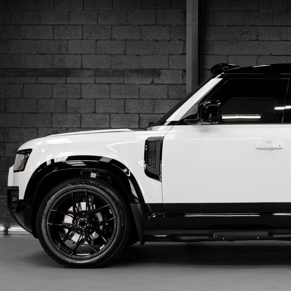 TITANSCHILD – Breite Radlaufverbreiterungen Schwarz für Defender 110 - Seitenansicht