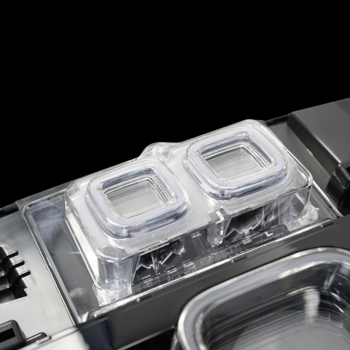 TITANSCHILD – LED Rückleuchten Set für Land Rover Defender - Seitenansicht