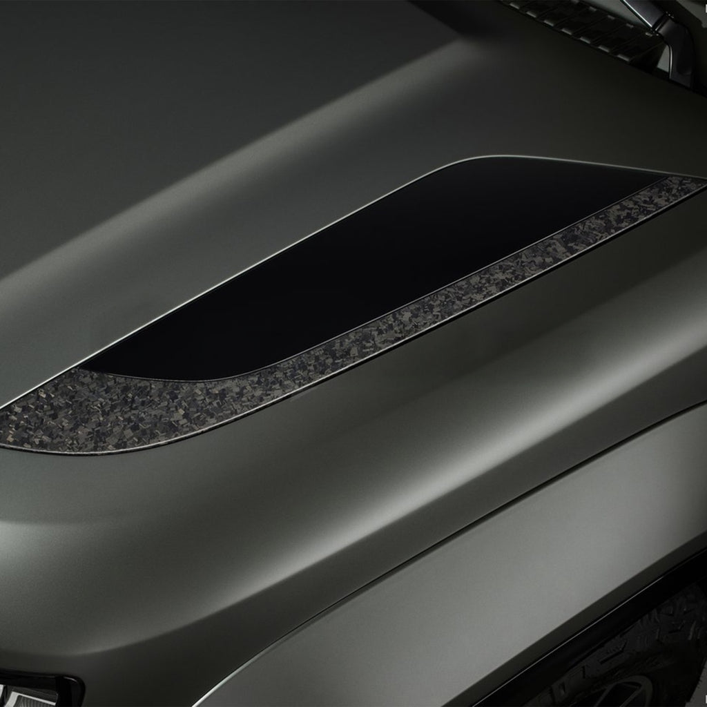 TITANSCHILD – Dry Carbon Motorhauben-Seitencover für Land Rover Defender OCTA 2025 - Seitenansicht