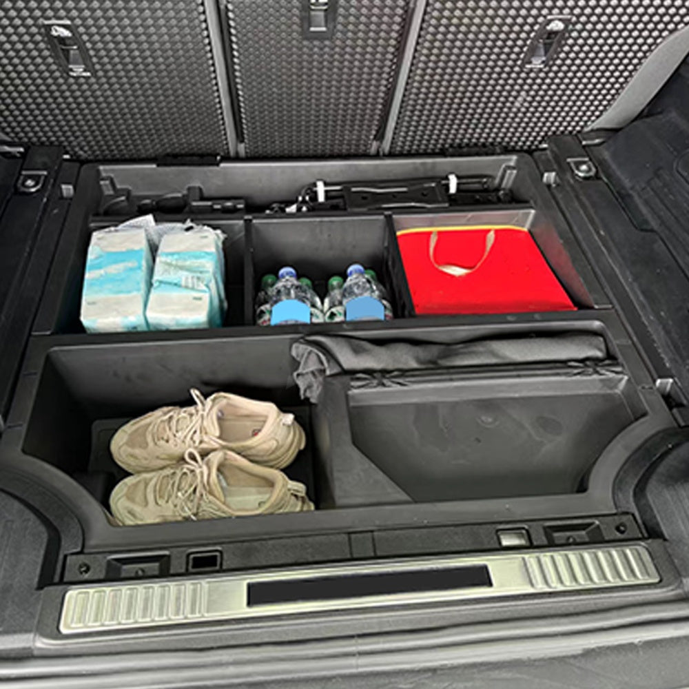 TITANSCHILD – Kofferraum Staubox Kunststoff für Land Rover Defender 110 - Nahaufnahme