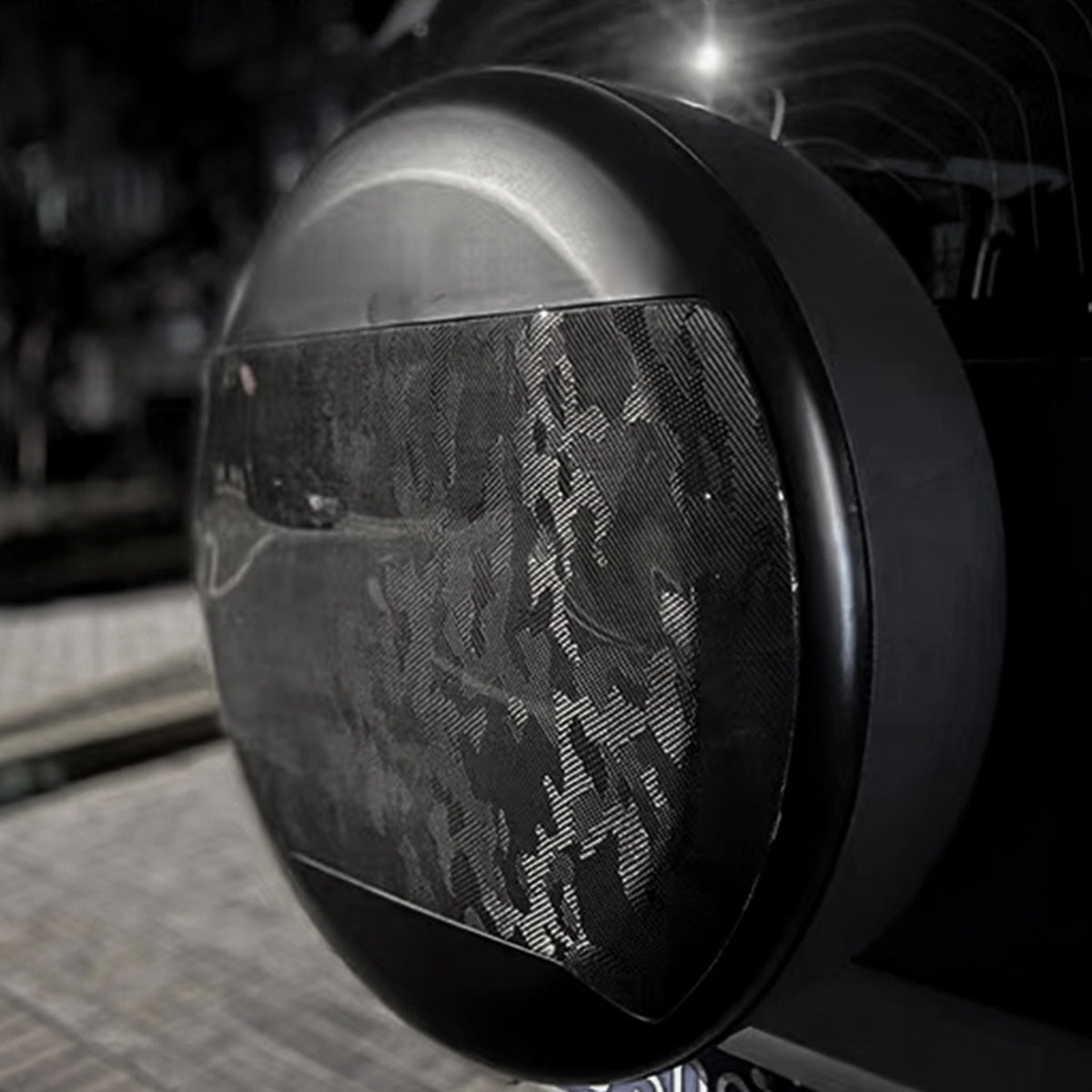 TITANSCHILD – Phantom Ersatzradabdeckung Schwarz ABS für Defender 90/110/130 - Seitenansicht