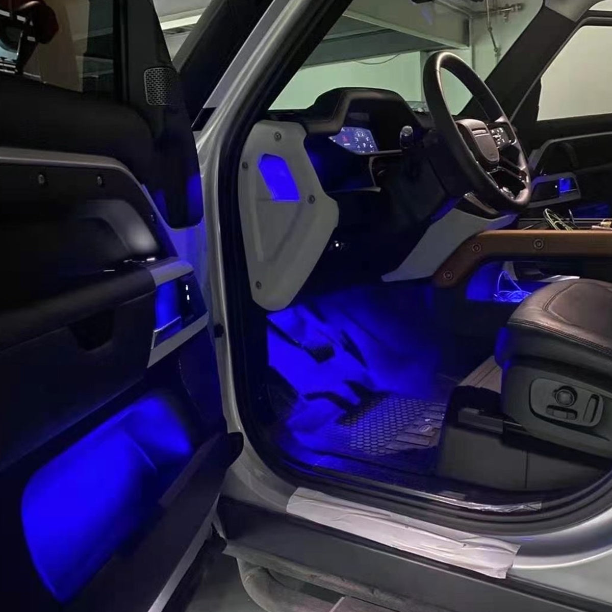 TITANSCHILD – LED Ambientebeleuchtung Innenraum für Defender - Seitenansicht