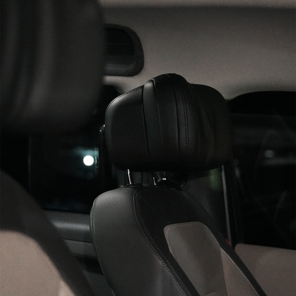 TITANSCHILD – Verstellbare Luxus-Kopfstütze mit Massagefunktion für Defender L663 90/110/130 - Detailansicht