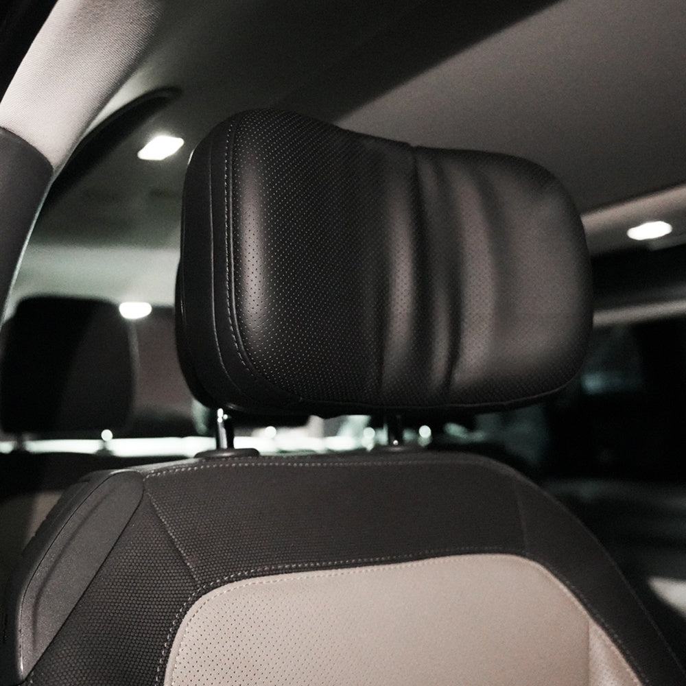 TITANSCHILD – Verstellbare Luxus-Kopfstütze mit Massagefunktion für Defender L663 90/110/130 - Seitenansicht