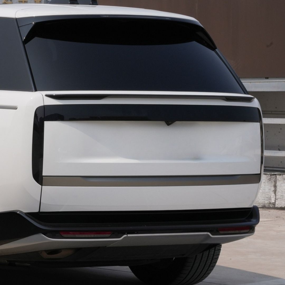 TITANSCHILD – Carbon-Mittelspoiler für Range Rover - Seitenansicht