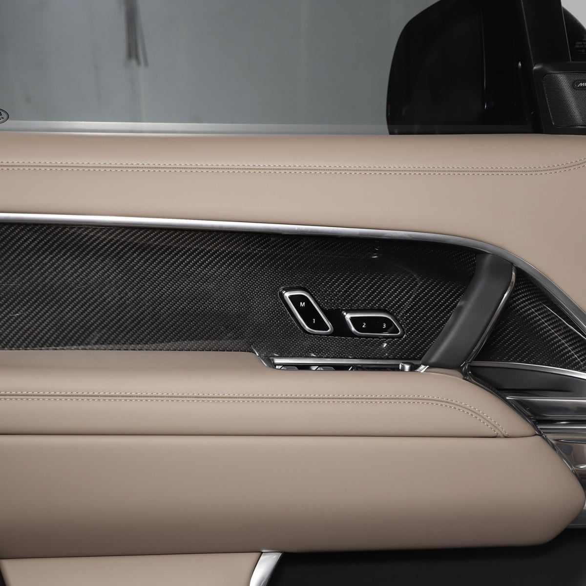 TITANSCHILD – Carbon-Innentürgriffe für Range Rover - Detailansicht