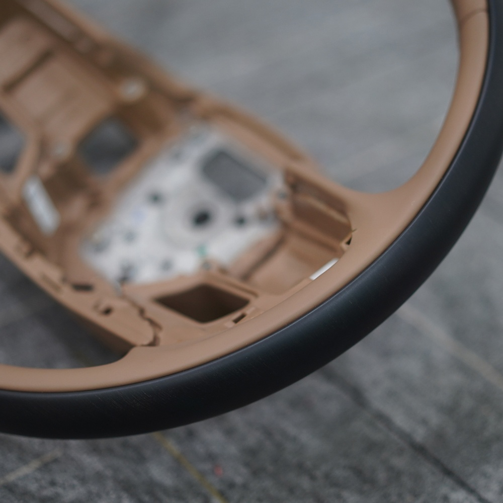 TITANSCHILD – Exklusives Holzlenkrad Braun für Range Rover - Nahaufnahme