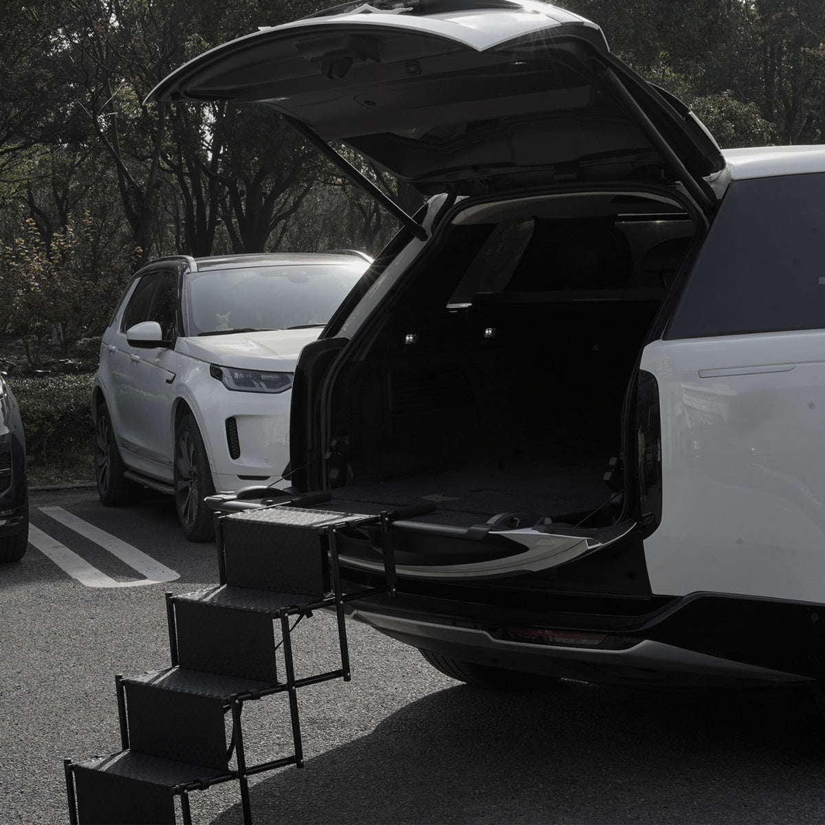 TITANSCHILD – Heckleiter klappbar für Range Rover (ab 2022) - Nahaufnahme