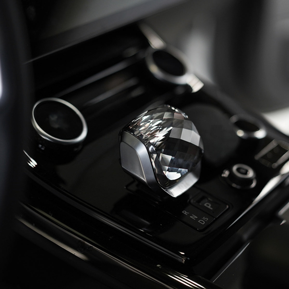 TITANSCHILD – Kristall-Schaltknauf für Range Rover (ab 2022) - Detailansicht