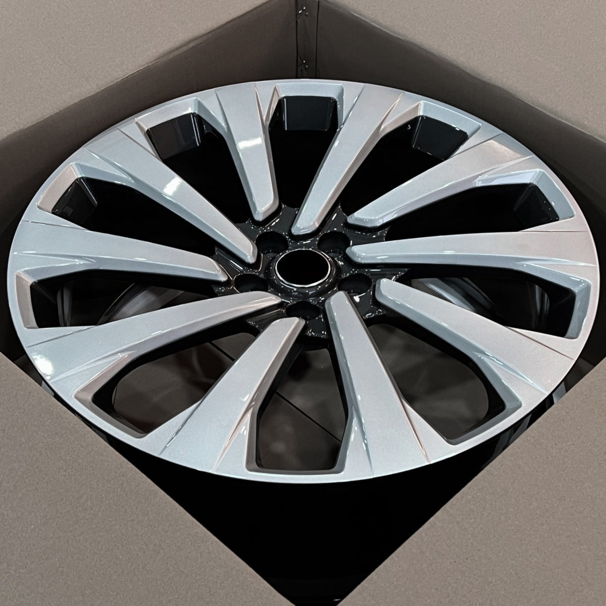 TITANSCHILD – Felgen Tyra ab 20 Zoll für Range Rover - Seitenansicht