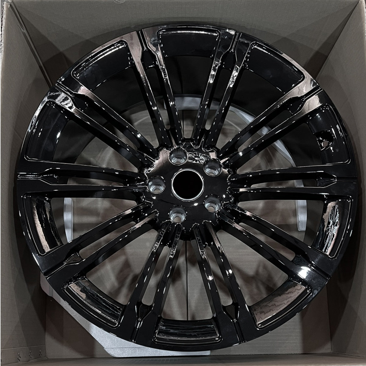 TITANSCHILD – Felgen Drogo 20 Zoll für Range Rover - Montageansicht