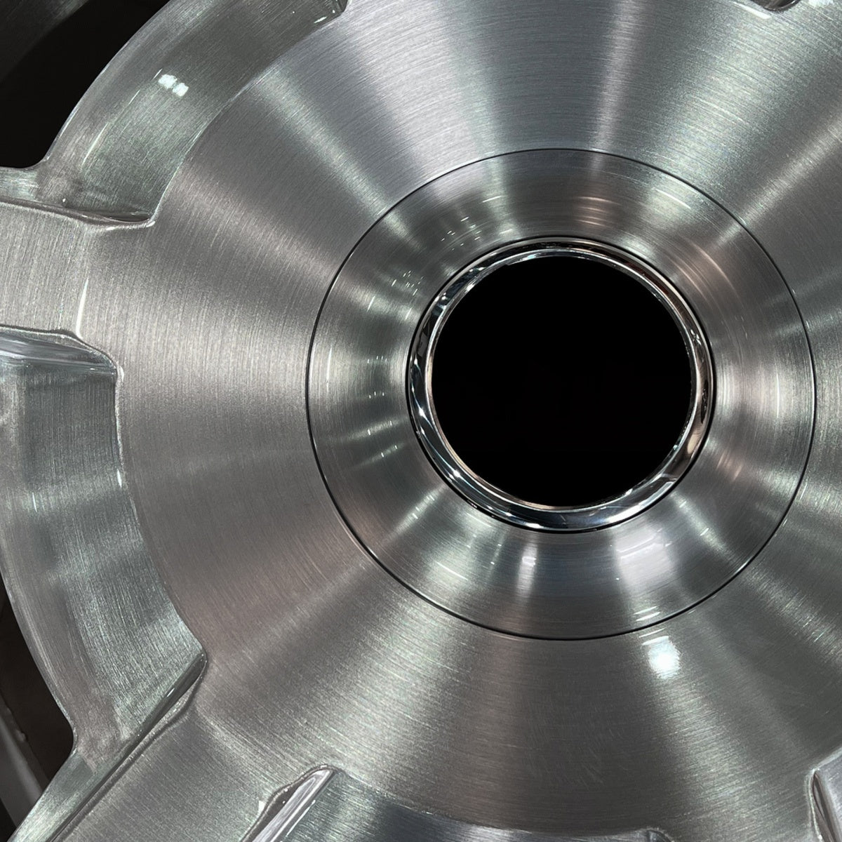 TITANSCHILD – Felgen Demon ab 20 Zoll für Range Rover - Montageansicht