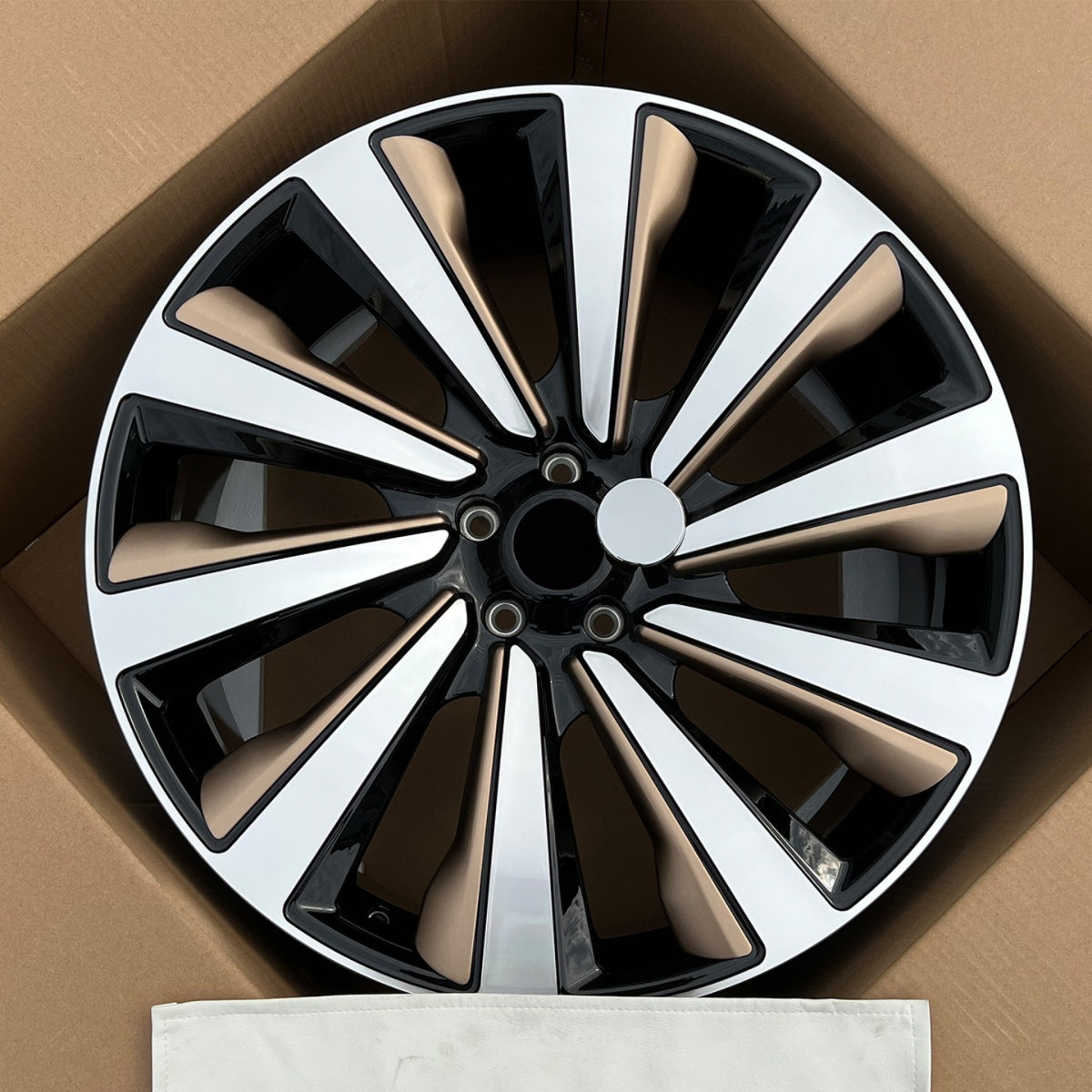 TITANSCHILD – Felgen Cancun ab 20 Zoll für Range Rover - Nahaufnahme