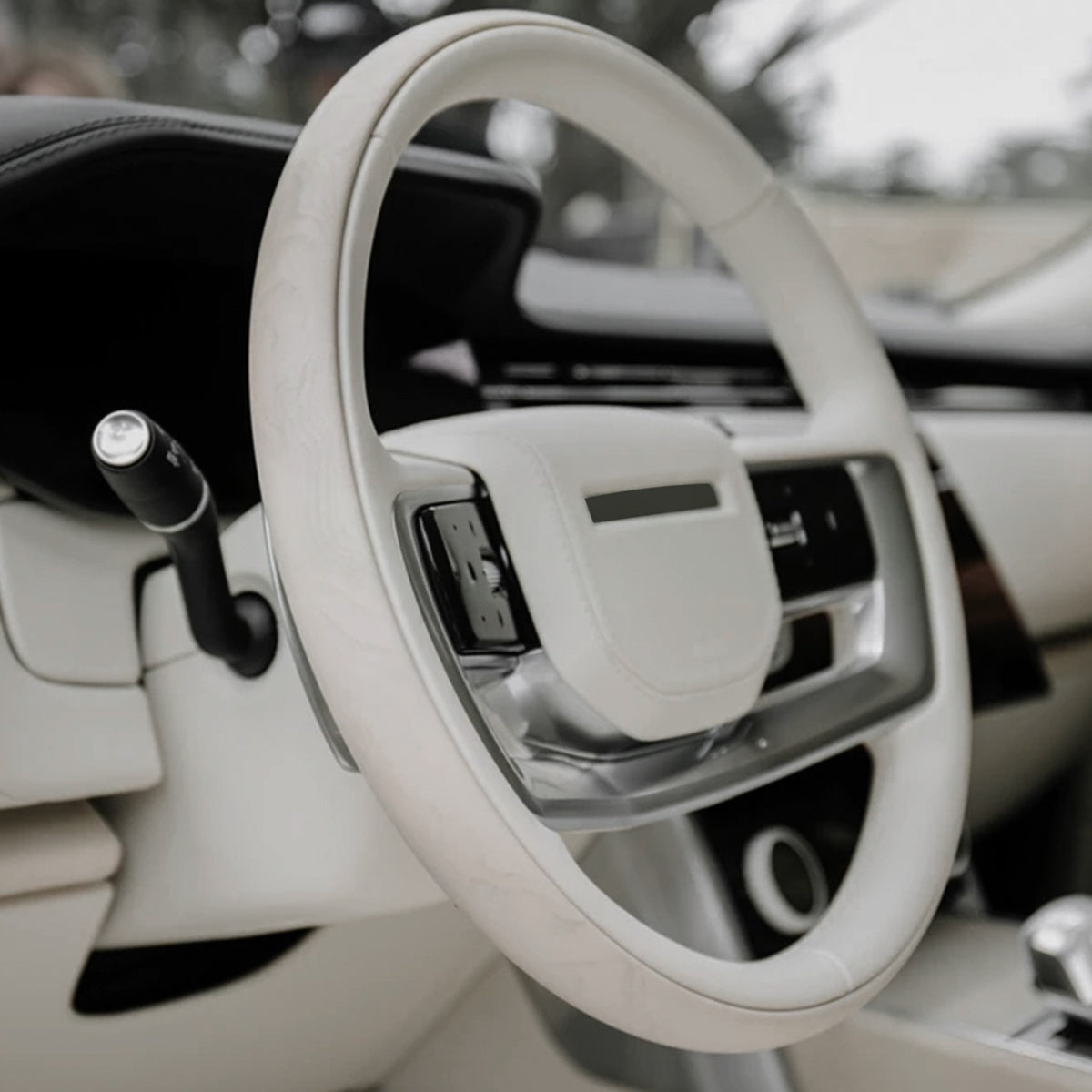 TITANSCHILD – Weißes Holzlenkrad Exklusiv für Range Rover - Detailansicht