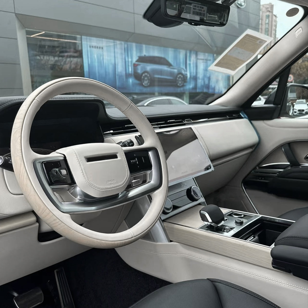 TITANSCHILD – Weißes Holzlenkrad Exklusiv für Range Rover - Seitenansicht