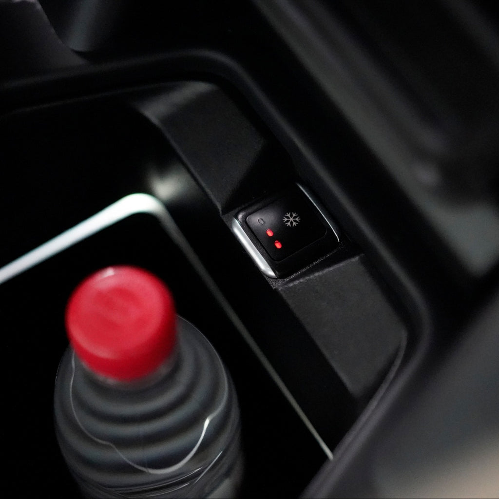 TITANSCHILD – Mini-Kühlschrank Armlehnen-Integration für Range Rover Sport - Nahaufnahme