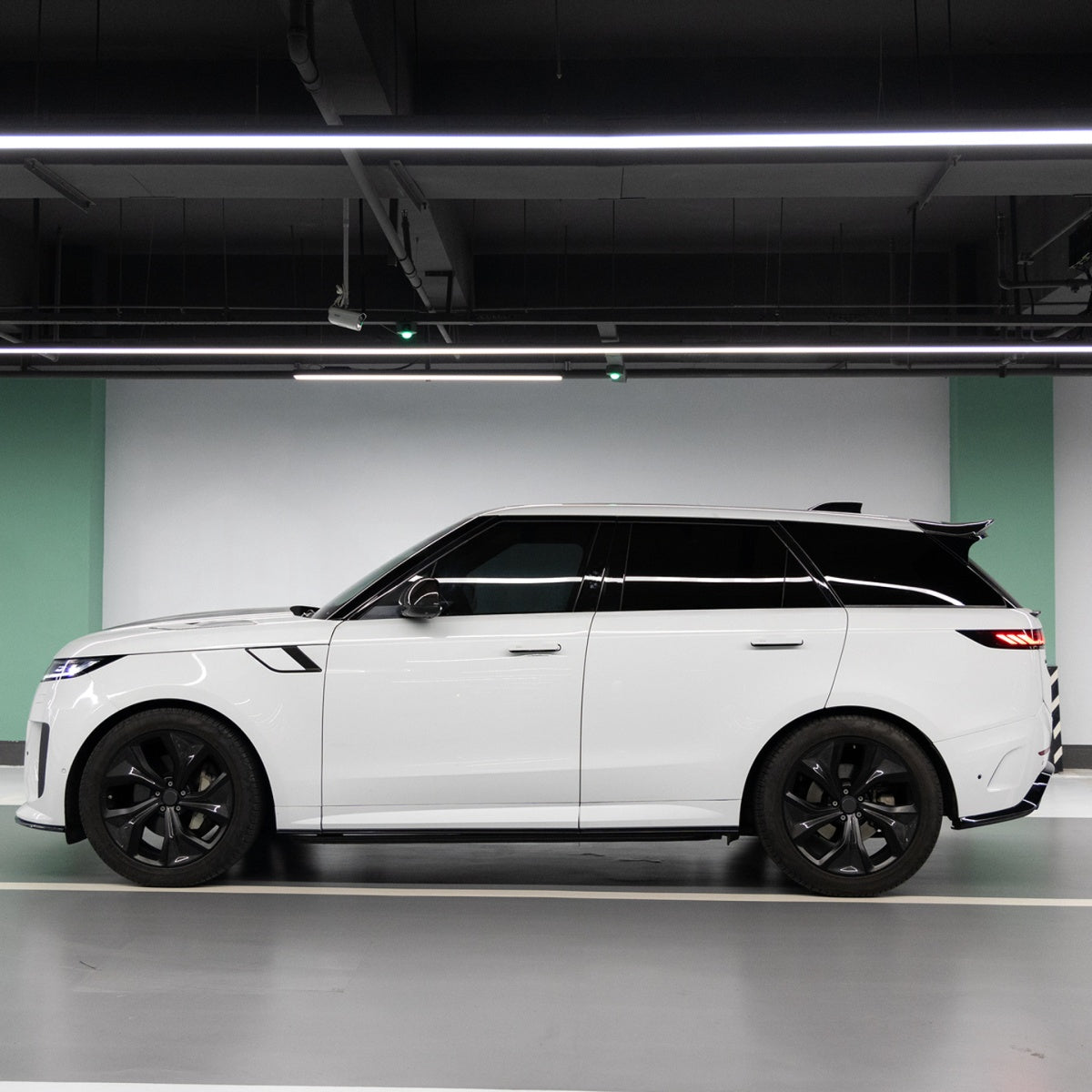 TITANSCHILD – Schwarzer Heckdiffusor Splitter für Range Rover Sport - Nahaufnahme