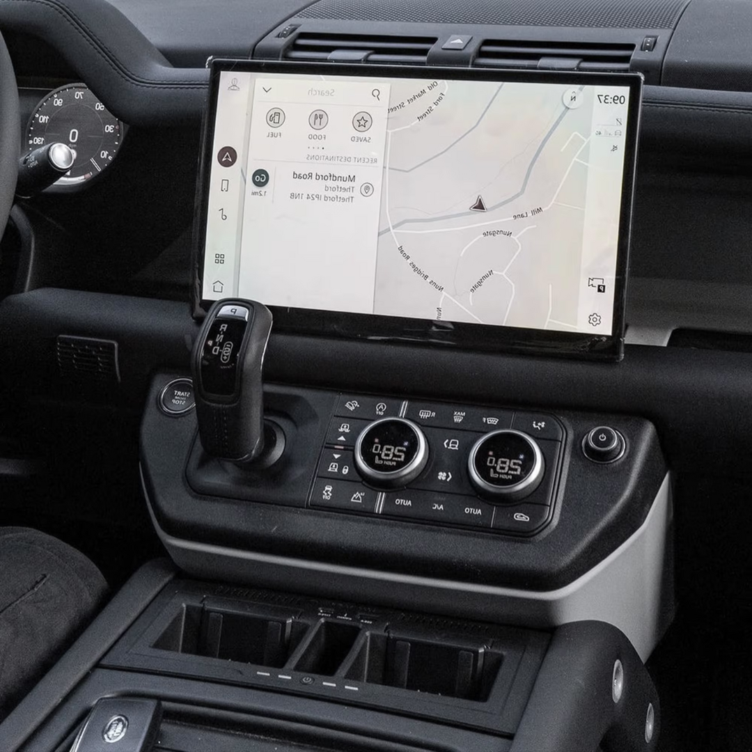 TITANSCHILD – Premium 13.1" CarPlay Navigationssystem für Land Rover Defender - Hauptbild