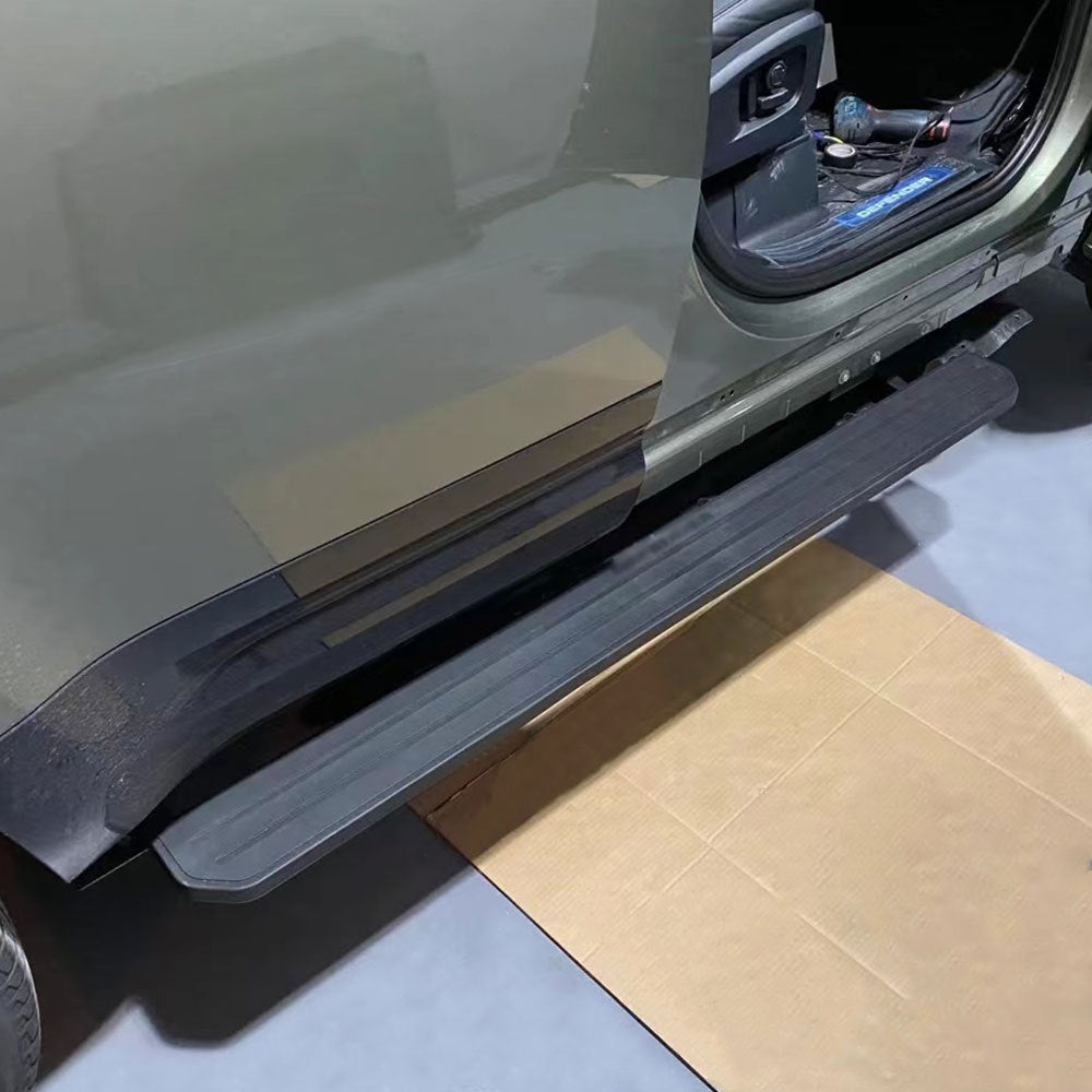 TITANSCHILD – Elektrische Side Steps für Defender 90/110/130 - Detailansicht