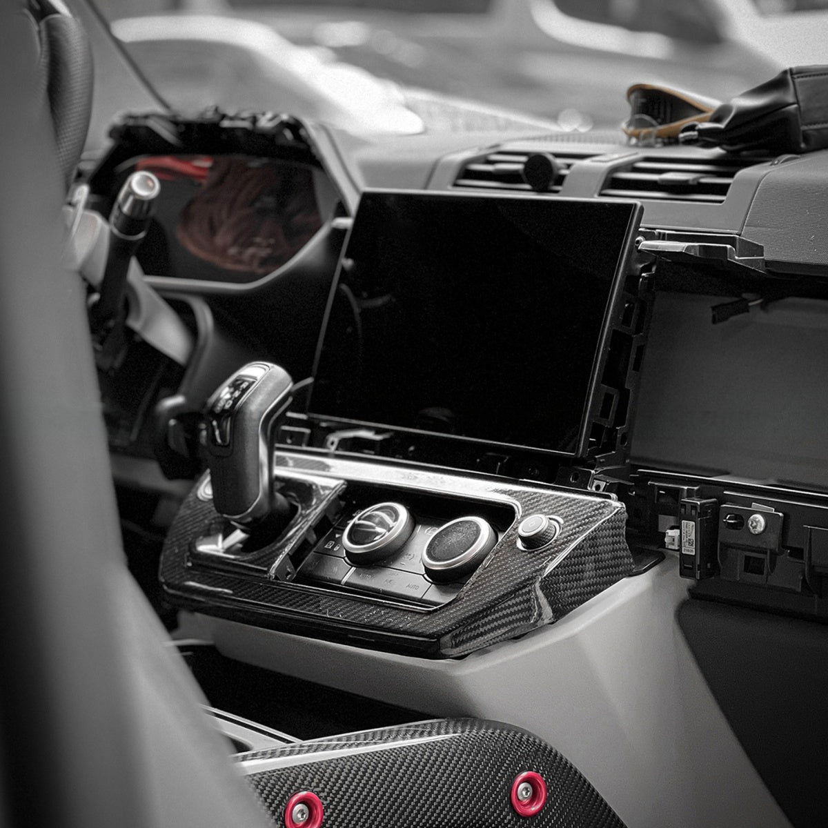 TITANSCHILD – Premium 13.1" CarPlay Navigationssystem für Land Rover Defender - Detailansicht